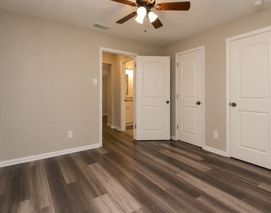 3134 Sedgeborough Drive - Photo Thumbnail 18