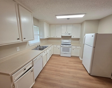 18891 Ferne Drive - Photo Thumbnail 2