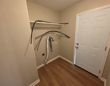 18891 Ferne Drive - Photo Thumbnail 6