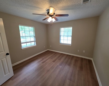 18891 Ferne Drive - Photo Thumbnail 4