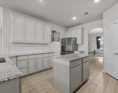 2417 Lake Mist Drive - Photo Thumbnail 14