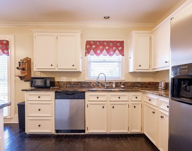 809 Milam Street - Photo Thumbnail 8