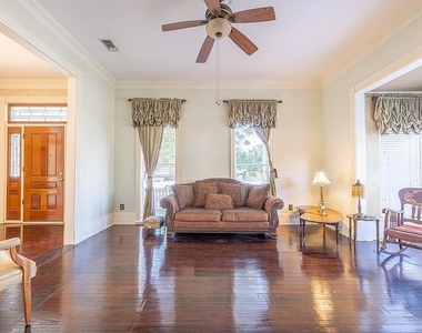 809 Milam Street - Photo Thumbnail 4