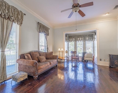 809 Milam Street - Photo Thumbnail 3