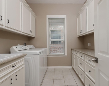 14 Graceful Elm Court - Photo Thumbnail 17