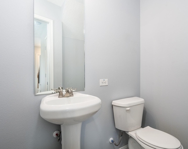 207 N Poplar Street - Photo Thumbnail 7