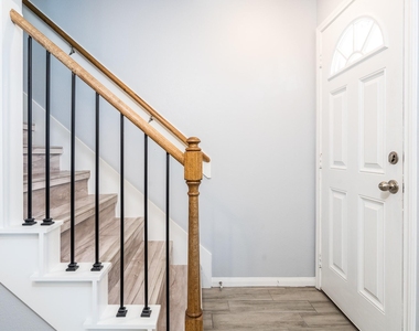 207 N Poplar Street - Photo Thumbnail 12