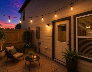 207 N Poplar Street - Photo Thumbnail 4