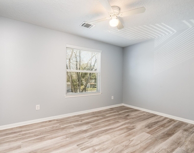 207 N Poplar Street - Photo Thumbnail 17