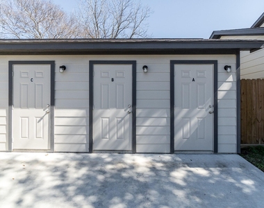 207 N Poplar Street - Photo Thumbnail 19