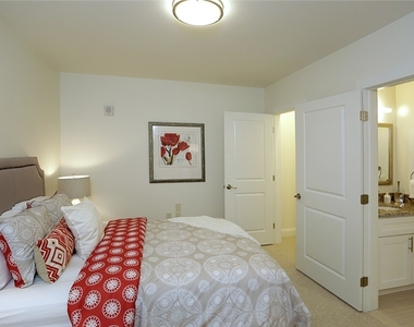 875 Elm - Photo Thumbnail 12
