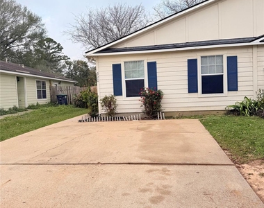 320 Willowick Street - Photo Thumbnail 1