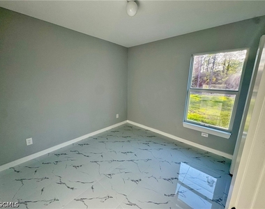 2305 Grant Avenue - Photo Thumbnail 6