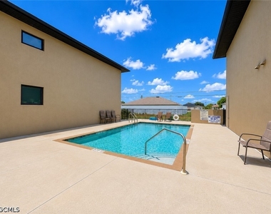 4035 Sw 8th Place - Photo Thumbnail 15