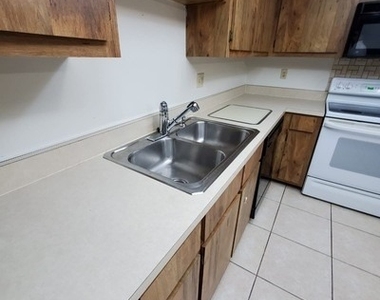 4619 Sw 7th Place - Photo Thumbnail 8