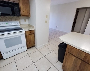 4619 Sw 7th Place - Photo Thumbnail 9