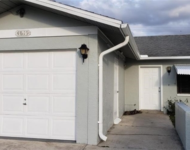 4619 Sw 7th Place - Photo Thumbnail 1