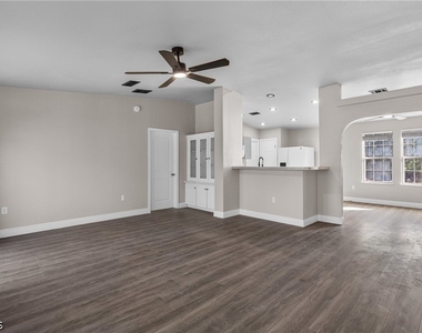 1505 E 15th Street - Photo Thumbnail 12