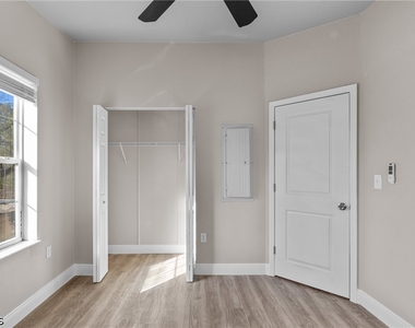 1505 E 15th Street - Photo Thumbnail 15