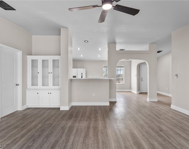 1505 E 15th Street - Photo Thumbnail 13