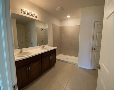 1909 Nw 6th Terrace - Photo Thumbnail 19