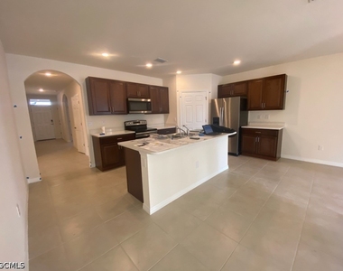 1909 Nw 6th Terrace - Photo Thumbnail 4