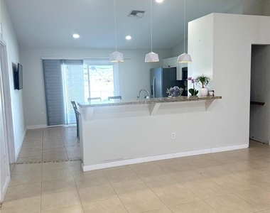 1203 Sw 34th Terrace - Photo Thumbnail 11