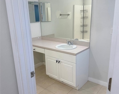 1203 Sw 34th Terrace - Photo Thumbnail 15