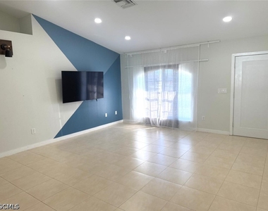 1203 Sw 34th Terrace - Photo Thumbnail 16