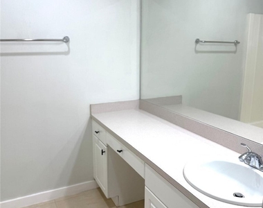 1203 Sw 34th Terrace - Photo Thumbnail 14