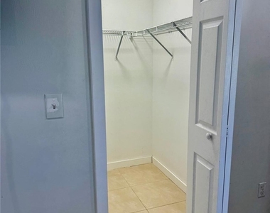 1203 Sw 34th Terrace - Photo Thumbnail 23