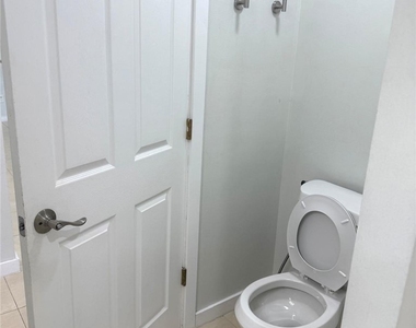 1203 Sw 34th Terrace - Photo Thumbnail 13