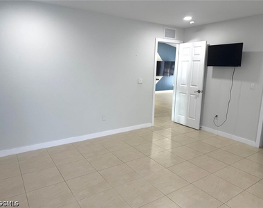 1203 Sw 34th Terrace - Photo Thumbnail 20