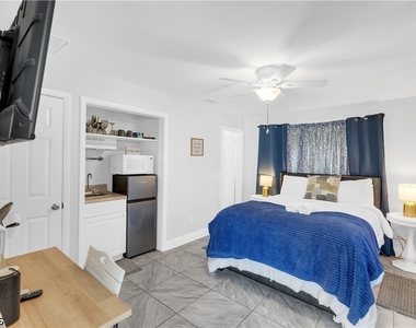4913 Vincennes Street - Photo Thumbnail 5