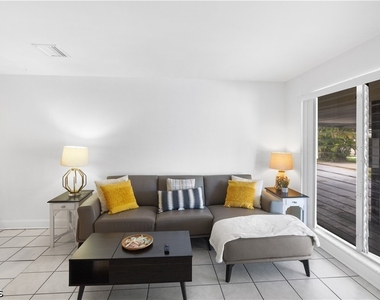 4913 Vincennes Street - Photo Thumbnail 7