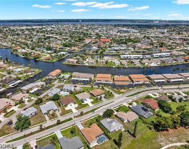 4353 Country Club Boulevard - Photo Thumbnail 15