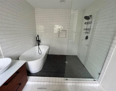 302 Moody Street - Photo Thumbnail 6