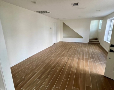 302 Moody Street - Photo Thumbnail 9