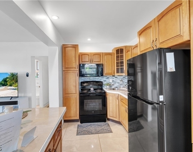 5226 Coronado Parkway - Photo Thumbnail 7