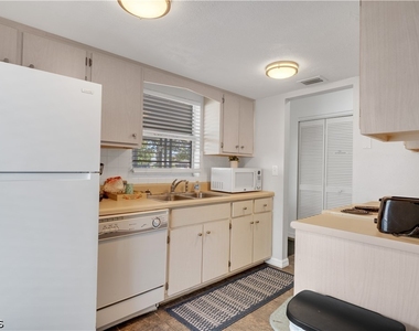 5226 Coronado Parkway - Photo Thumbnail 7