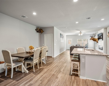210 Bellewood Manor Drive - Photo Thumbnail 13