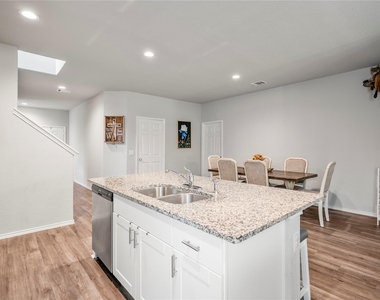 210 Bellewood Manor Drive - Photo Thumbnail 8