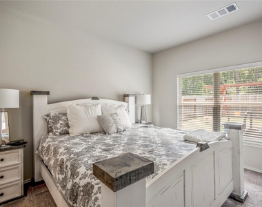210 Bellewood Manor Drive - Photo Thumbnail 14