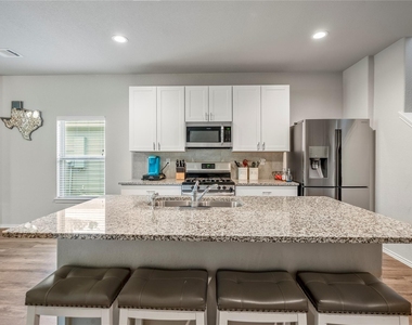 210 Bellewood Manor Drive - Photo Thumbnail 5