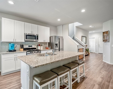 210 Bellewood Manor Drive - Photo Thumbnail 6