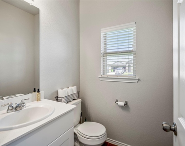 210 Bellewood Manor Drive - Photo Thumbnail 31