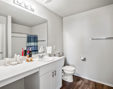 210 Bellewood Manor Drive - Photo Thumbnail 25