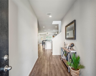 210 Bellewood Manor Drive - Photo Thumbnail 4