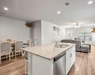 210 Bellewood Manor Drive - Photo Thumbnail 10
