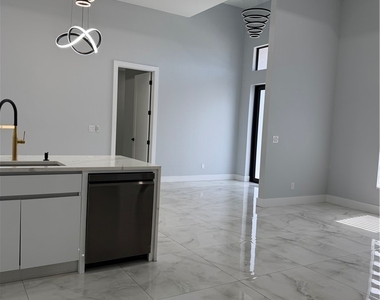 221 Sw 25th Avenue - Photo Thumbnail 10